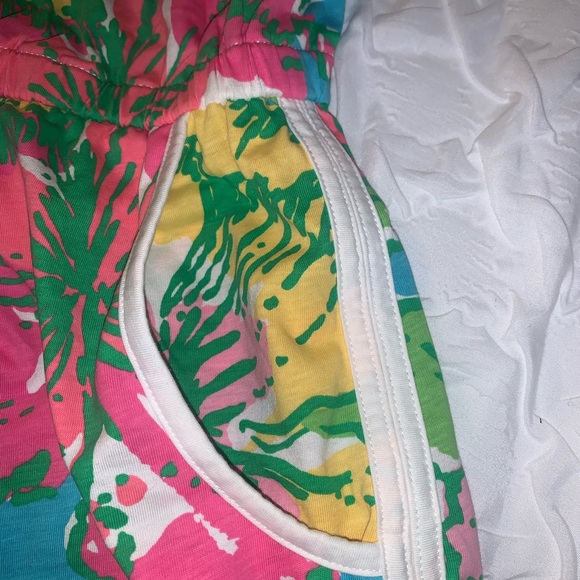 Lilly Pulitzer skirt romper with shorts and pockets size xs - Picture 3 of 5